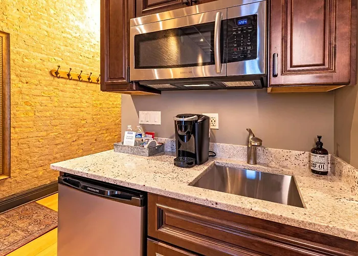 Apartamento 124 Lofts - Downtown Dundee - Walk To Dining West Dundee